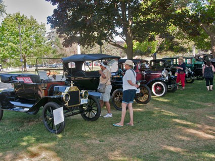 05 Antique cars in Victoria Park
